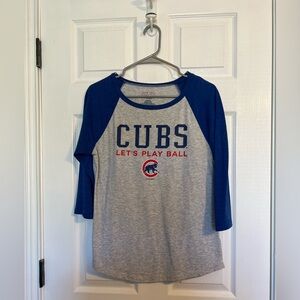 Chicago Cubs women’s quarter length sleeve shirt. Size Medium.